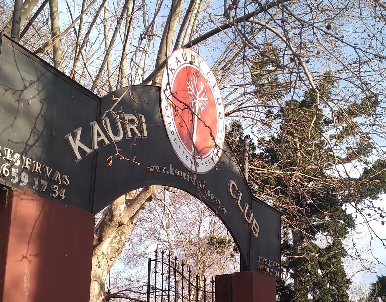 Entrada de Kauri Club en Ramos Mejía
